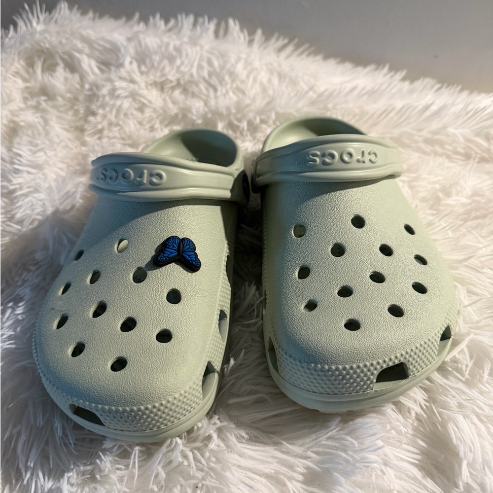 CROCS Women’s' Light Green Clogs with Blue Accent